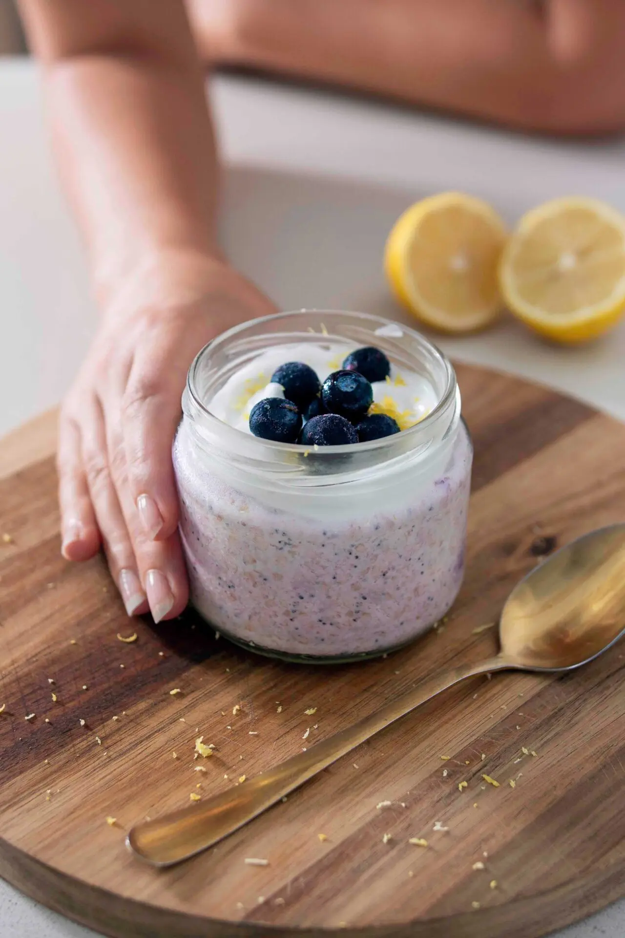 BLUEBERRY, LEMON & POPPY SEED OVERNIGHT OATS IN A JAR